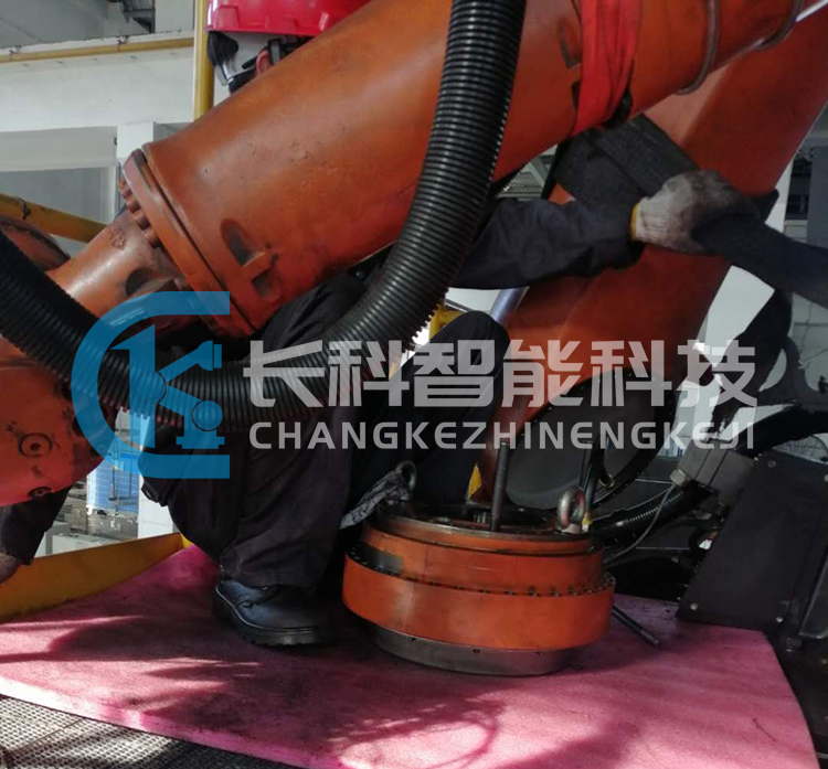 Repair the gearbox and balance cylinder of the KUKA robot